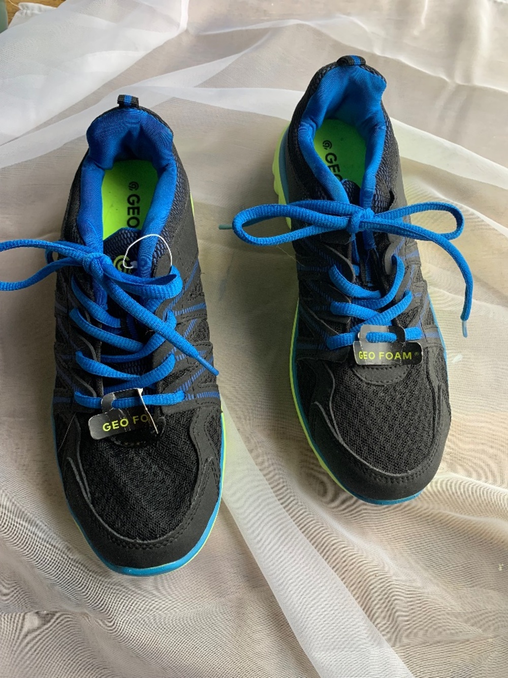 Boys size 6 Athletic shoes - Picture 2 of 2